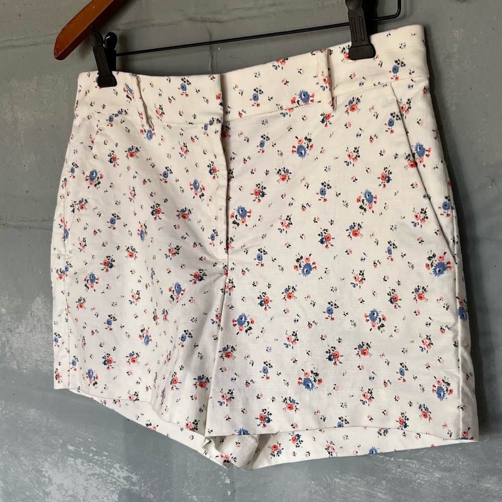 Loft The Rivera Short 4” Inseam Size 6 Mid Rise Multicolored Floral Print EUC
